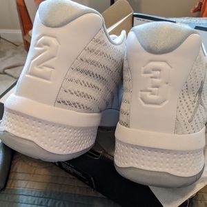 Mens White & Grey Air Jordans size 11